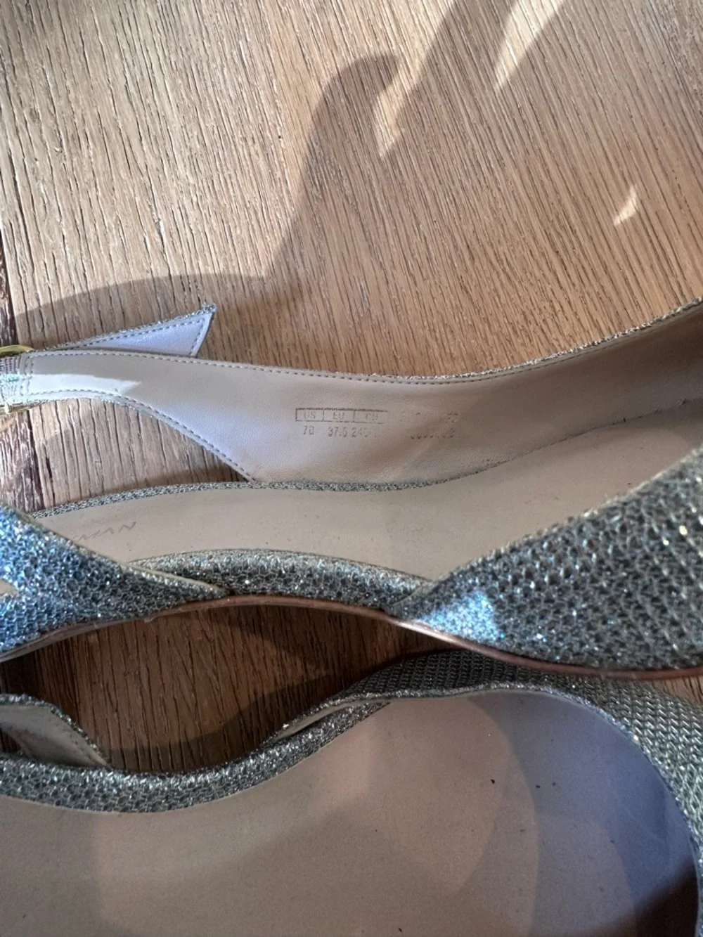 Stuart Weitzman Silver Glitter Slingback Pointed Toe Kitten Heel | Size 7